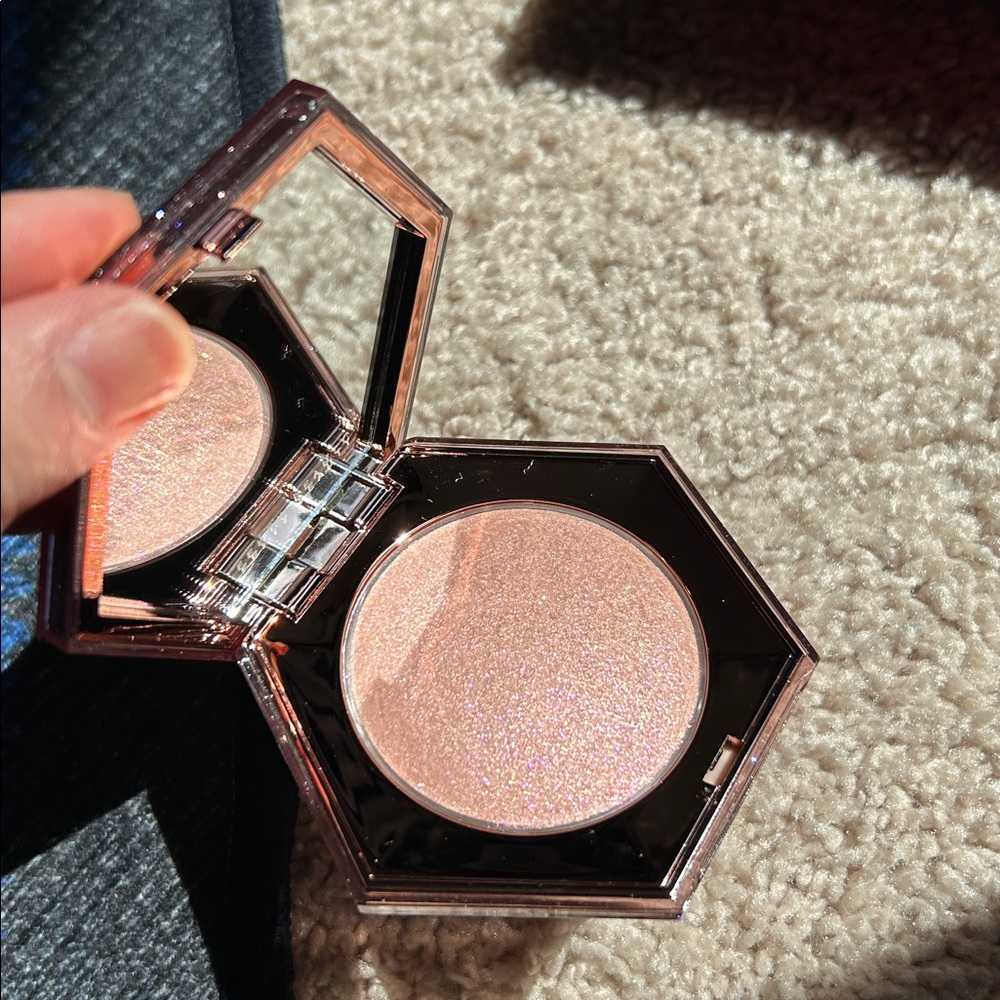 Fenty Beauty Diamond Bomb All-over veil